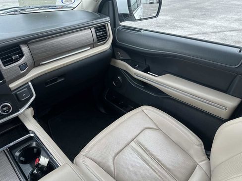 Used 2022 Ford Expedition Limited image 14