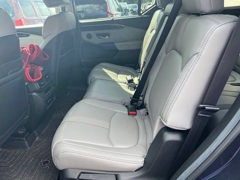 Used 2024 Honda Pilot Touring image 15