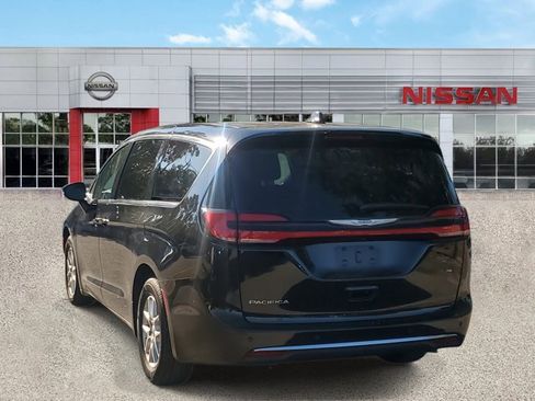 Used 2024 Chrysler Pacifica Touring-L image 6