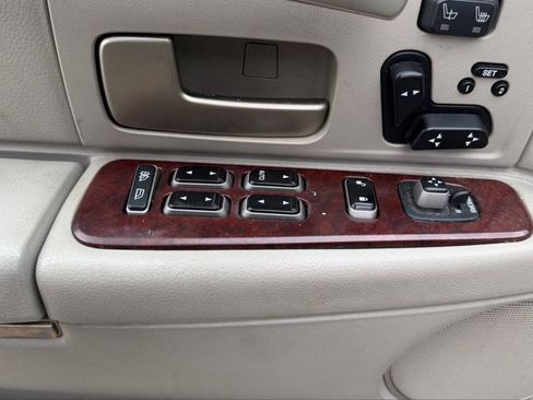 Used 2003 Lincoln Town Car Signature RWD image 39