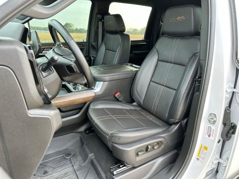 Used 2024 Chevrolet Silverado 3500 High Country w/ High Country Premium Package image 11