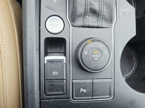 Used 2020 Volkswagen Atlas Cross Sport SE w/ Towing Package AWD/4WD image 28