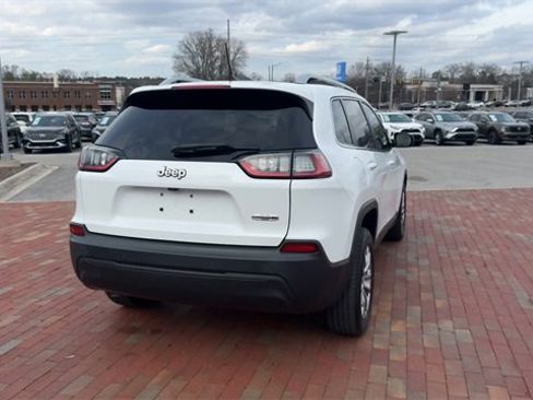 Used 2021 Jeep Cherokee Latitude Plus image 2