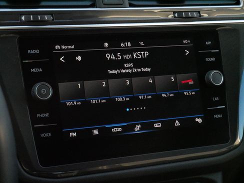 Used 2022 Volkswagen Tiguan SE image 22