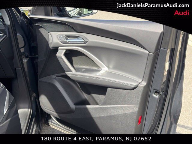 Used 2025 Audi Q5 Premium w/ Convenience Package AWD/4WD image 19