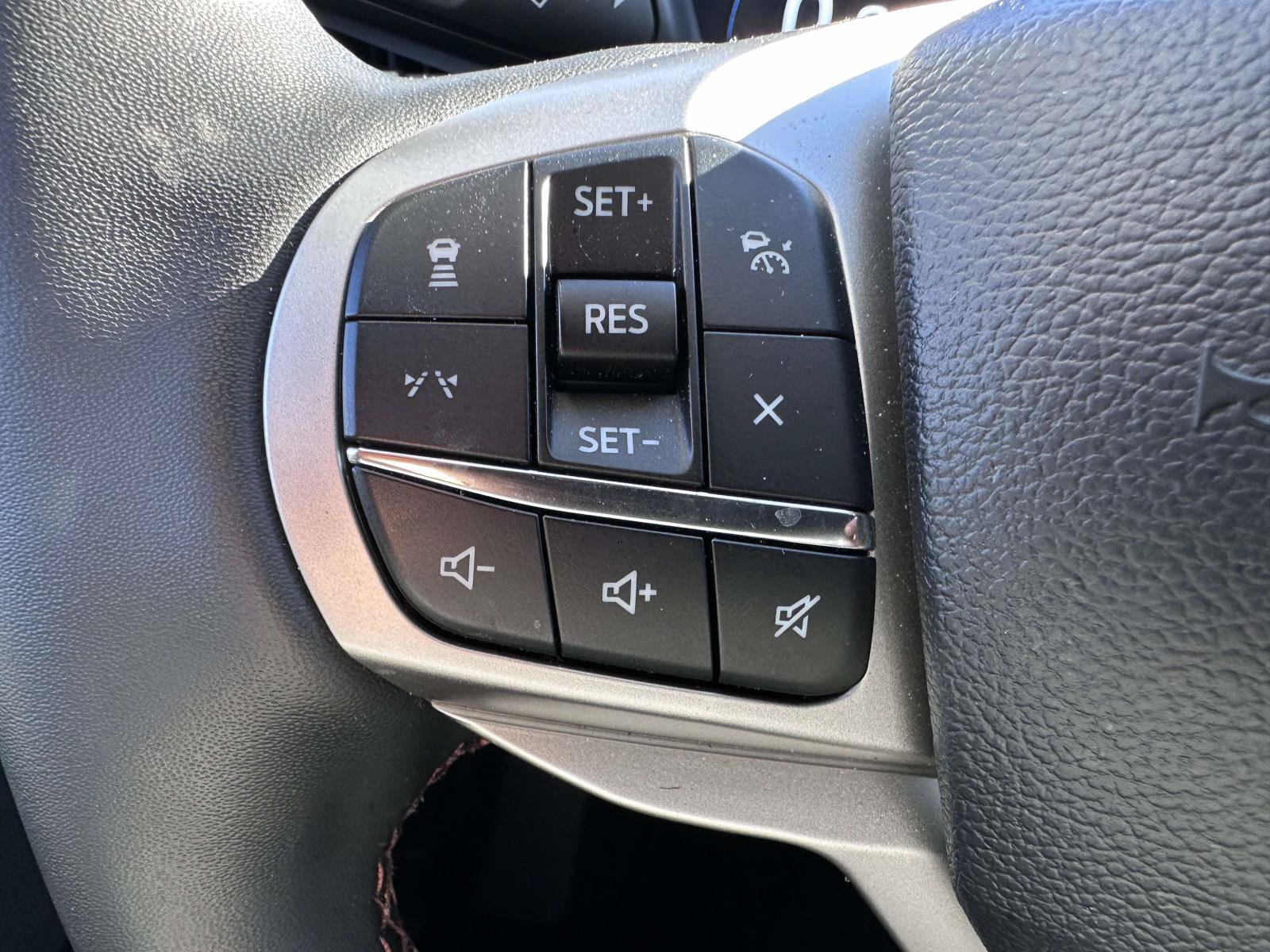 Used 2026 Ford Explorer Active AWD/4WD image 17