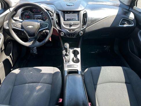 Used 2017 Chevrolet Cruze LT FWD image 31