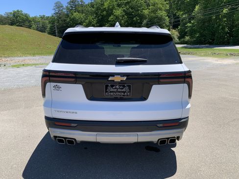 Used 2025 Chevrolet Traverse LT w/ Sun and Wheel Package FWD image 12