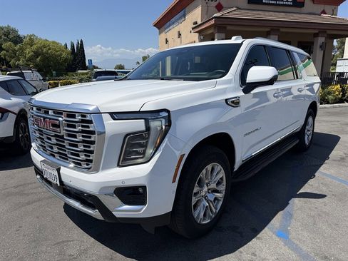 Used 2025 GMC Yukon XL Denali AWD/4WD image 4