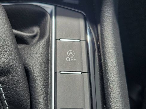Certified 2024 Volkswagen Taos SE w/ Panoramic Sunroof Package FWD image 28