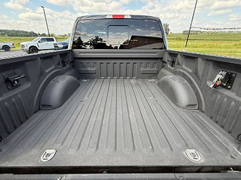 Used 2019 Ford F150 Lariat w/ Equipment Group 502A Luxury AWD/4WD image 9