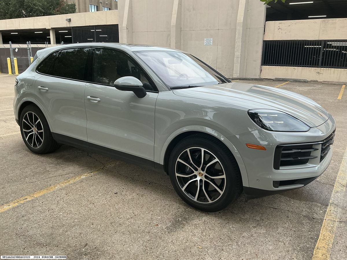 Used 2024 Porsche Cayenne AWD/4WD image 6