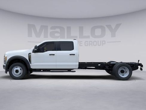 New 2026 Ford F550 4x4 Crew Cab image 3