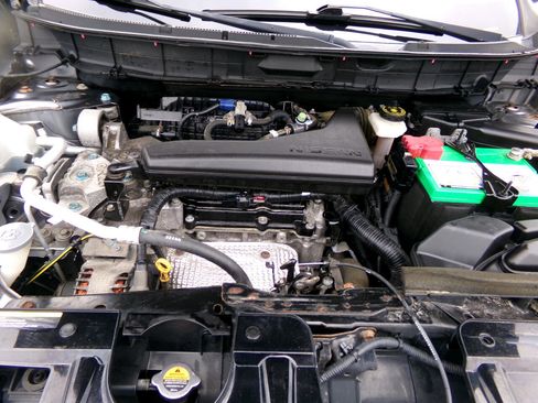 Used 2015 Nissan Rogue SV image 25
