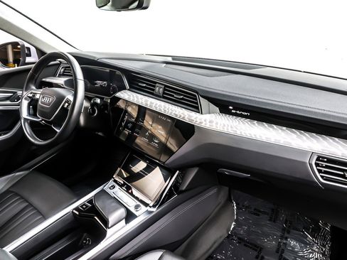 Used 2022 Audi e-tron Premium Plus w/ Premium Plus Package image 17