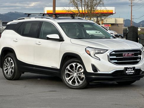 Used 2020 GMC Terrain SLT w/ Preferred Package image 2