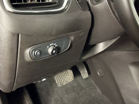 Used 2024 Chevrolet Equinox LT FWD image 27