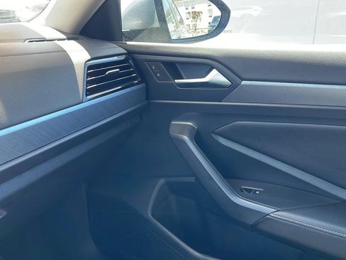 Used 2023 Volkswagen Jetta SE FWD image 17