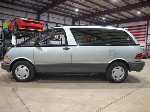 Used 1992 Toyota Previa LE image 4