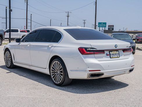 Used 2022 BMW 740i w/ Luxury Rear Seating Package RWD image 7