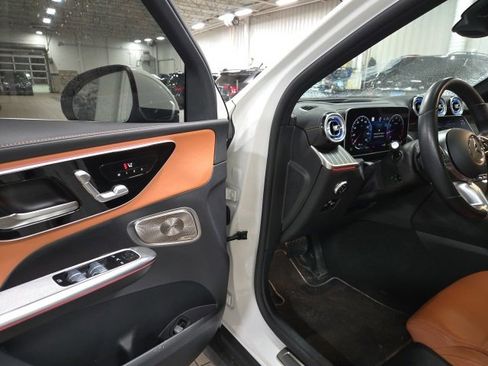Certified 2023 Mercedes-Benz GLC 300 4MATIC image 5