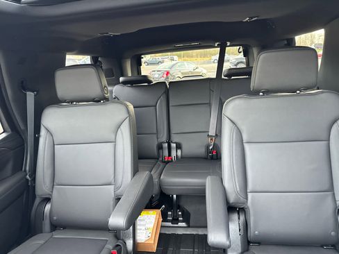 Used 2024 Chevrolet Tahoe Z71 w/ Z71 Off-Road Package image 34