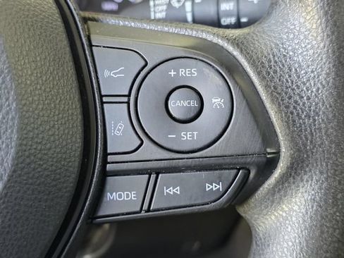 Used 2022 Toyota RAV4 XLE w/ Convenience Package FWD image 25