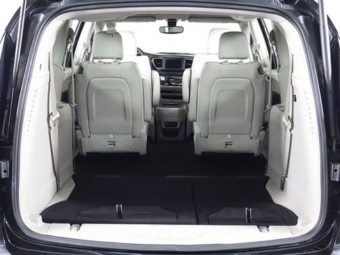 Used 2021 Chrysler Voyager Lxi FWD image 15