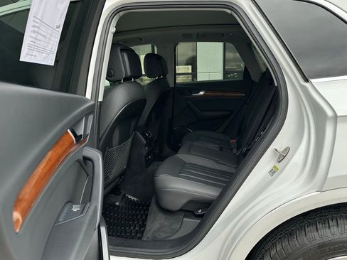 Used 2021 Audi Q5 2.0T Premium w/ Convenience Package image 16