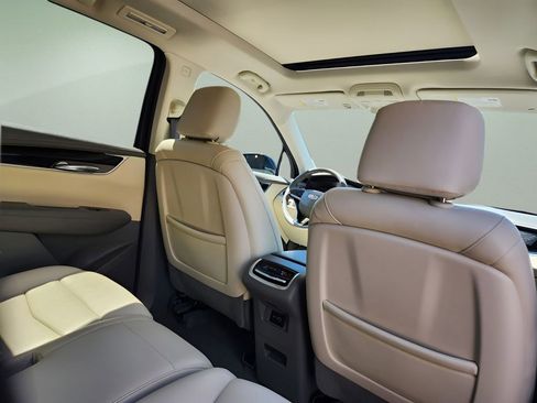 Used 2022 Cadillac XT6 Premium Luxury image 10