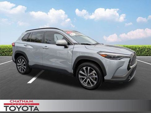 Certified 2024 Toyota Corolla Cross XLE image 1