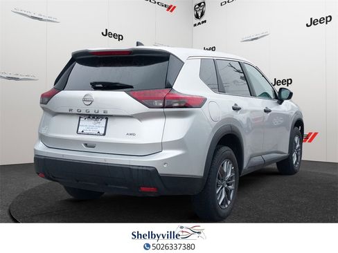 Used 2025 Nissan Rogue S image 4