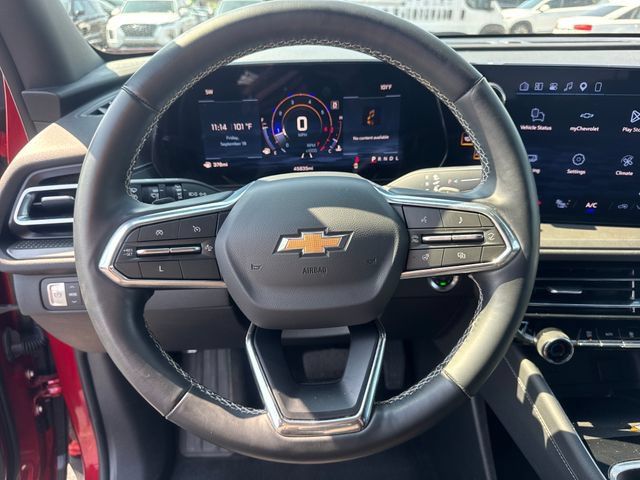 Used 2025 Chevrolet Traverse LT FWD image 21