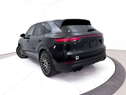 Used 2023 Porsche Cayenne Platinum Edition AWD/4WD image 2