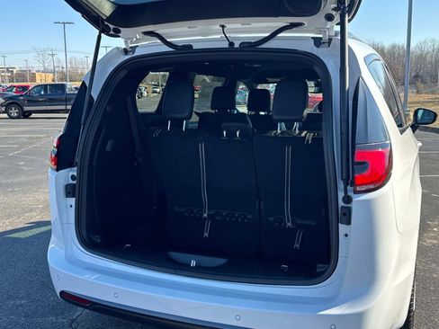 New 2026 Chrysler Pacifica Select w/ S Appearance Package FWD image 13