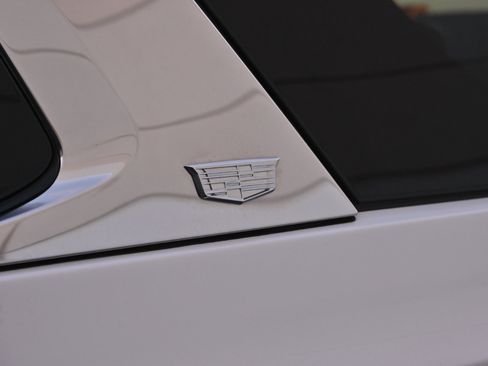 Used 2021 Cadillac Escalade Premium Luxury image 44