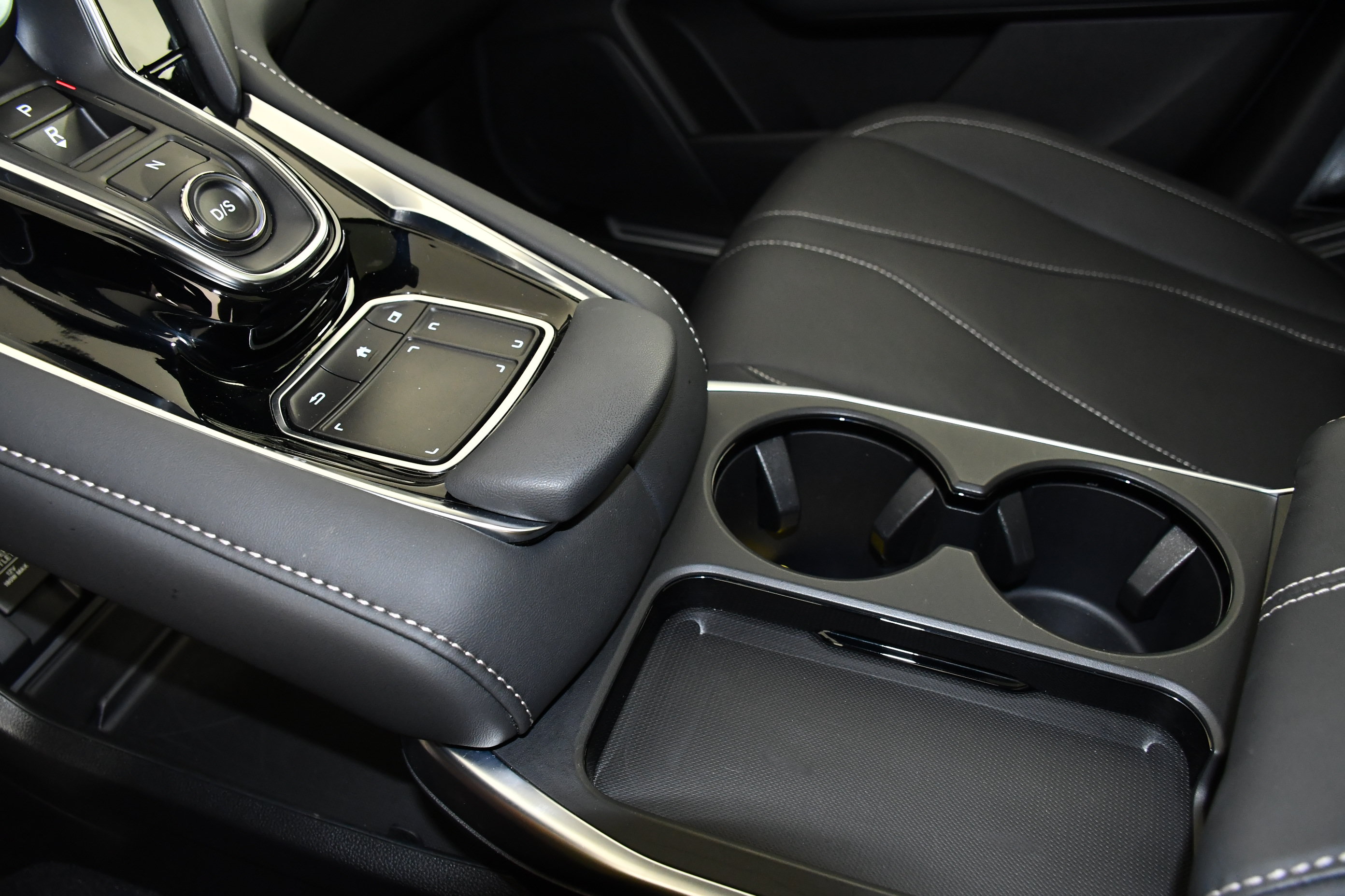 Used 2025 Acura RDX SH-AWD image 30