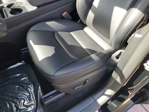 Used 2024 Tesla Model Y Performance image 22