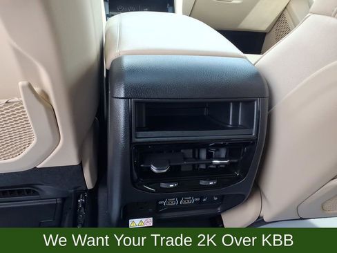 Used 2024 Jeep Grand Cherokee Limited w/ Luxury Tech Group II AWD/4WD image 15