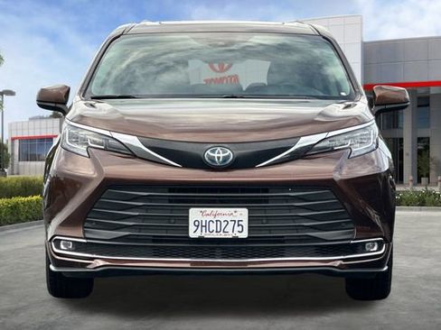Certified 2023 Toyota Sienna XLE image 11