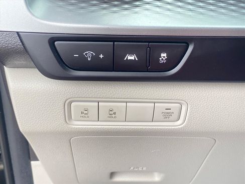 Used 2024 Kia Carnival LX FWD image 20