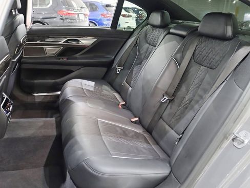 Used 2022 BMW 750i xDrive w/ Executive Package image 33