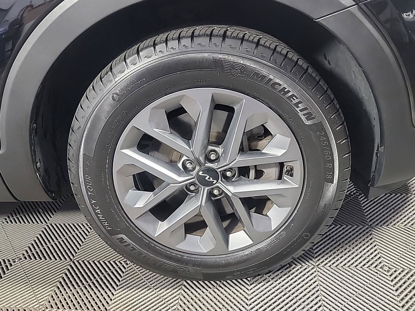 Certified 2023 Kia Telluride LX AWD/4WD image 3