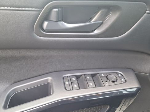 Used 2025 Nissan Pathfinder S FWD image 17