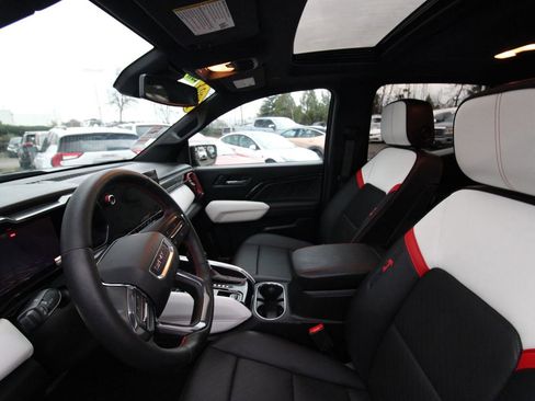 Used 2024 GMC Canyon AT4X AWD/4WD image 10