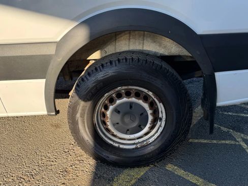 Used 2014 Mercedes-Benz Sprinter 2500 image 24