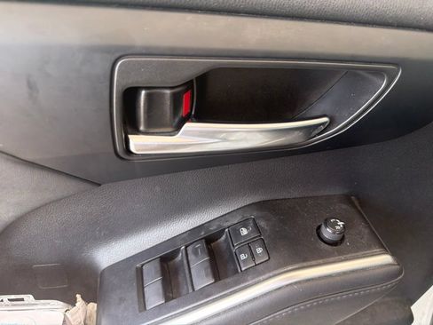 Used 2022 Toyota Highlander XLE FWD image 11