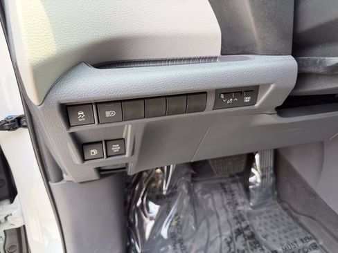 Used 2023 Toyota Sienna LE w/ LE Plus Package FWD image 11