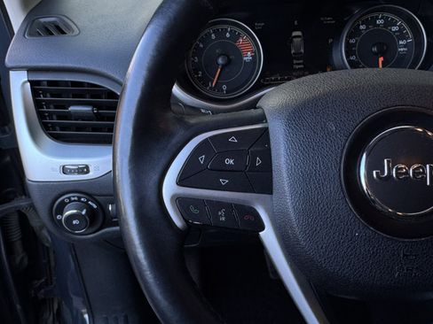 Used 2016 Jeep Cherokee Trailhawk image 19