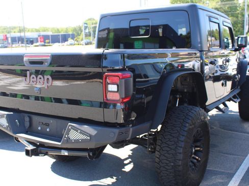 Used 2020 Jeep Gladiator Overland AWD/4WD image 4